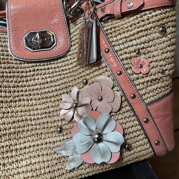 Coach NEW & AUTHENTIC Natalie Straw Tote Floral Details $398 - Picture 4 of 7